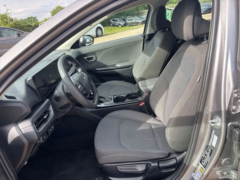 Used 2025 Kia K4 LXS image 25