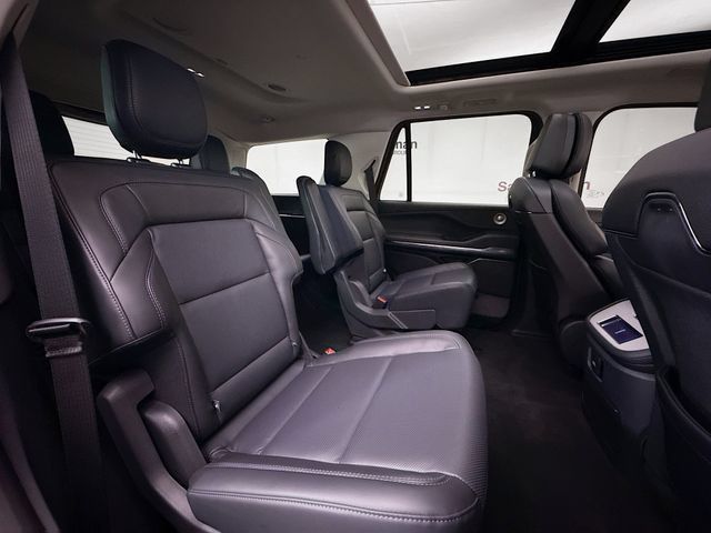 Used 2025 Lincoln Navigator Reserve AWD/4WD image 30