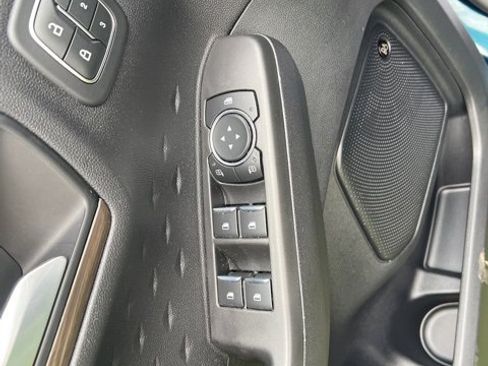 Used 2020 Ford Escape Titanium image 10