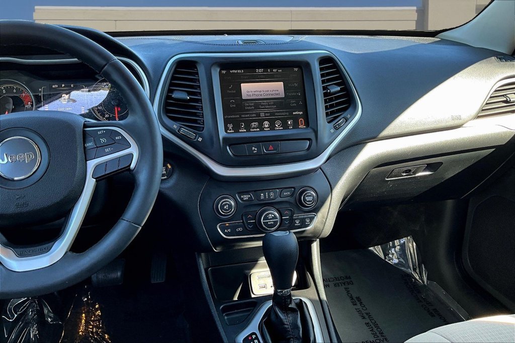 Used 2016 Jeep Cherokee Latitude w/ Comfort/Convenience Group FWD image 11