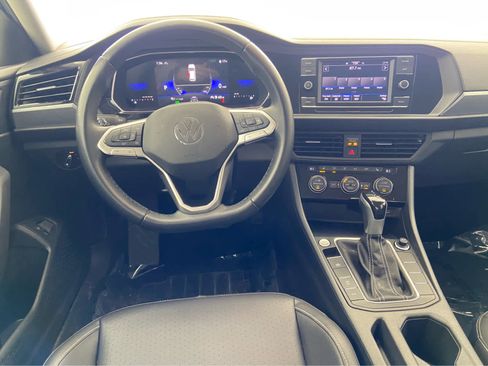 Used 2024 Volkswagen Jetta SE image 17