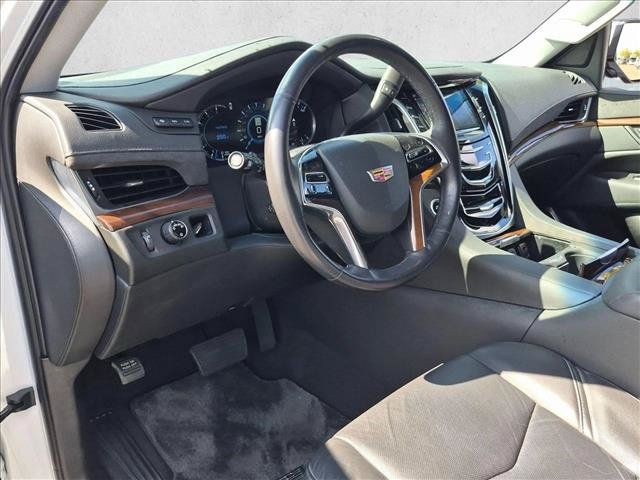Used 2019 Cadillac Escalade Luxury RWD image 9