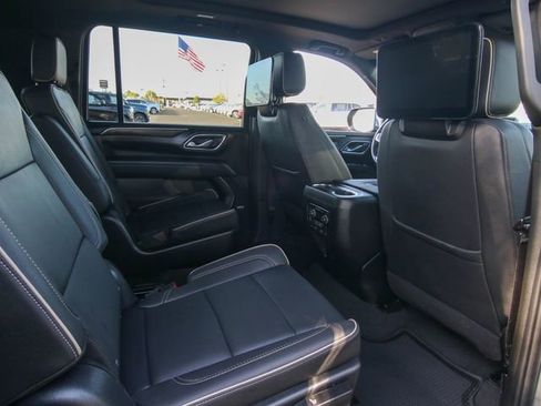 Used 2023 Chevrolet Suburban Premier w/ Advanced Technology Package image 26