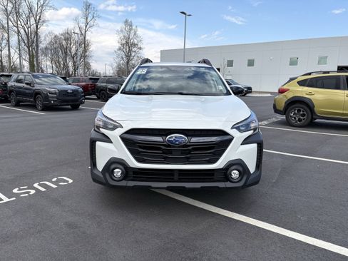 Certified 2025 Subaru Outback Premium AWD/4WD image 2