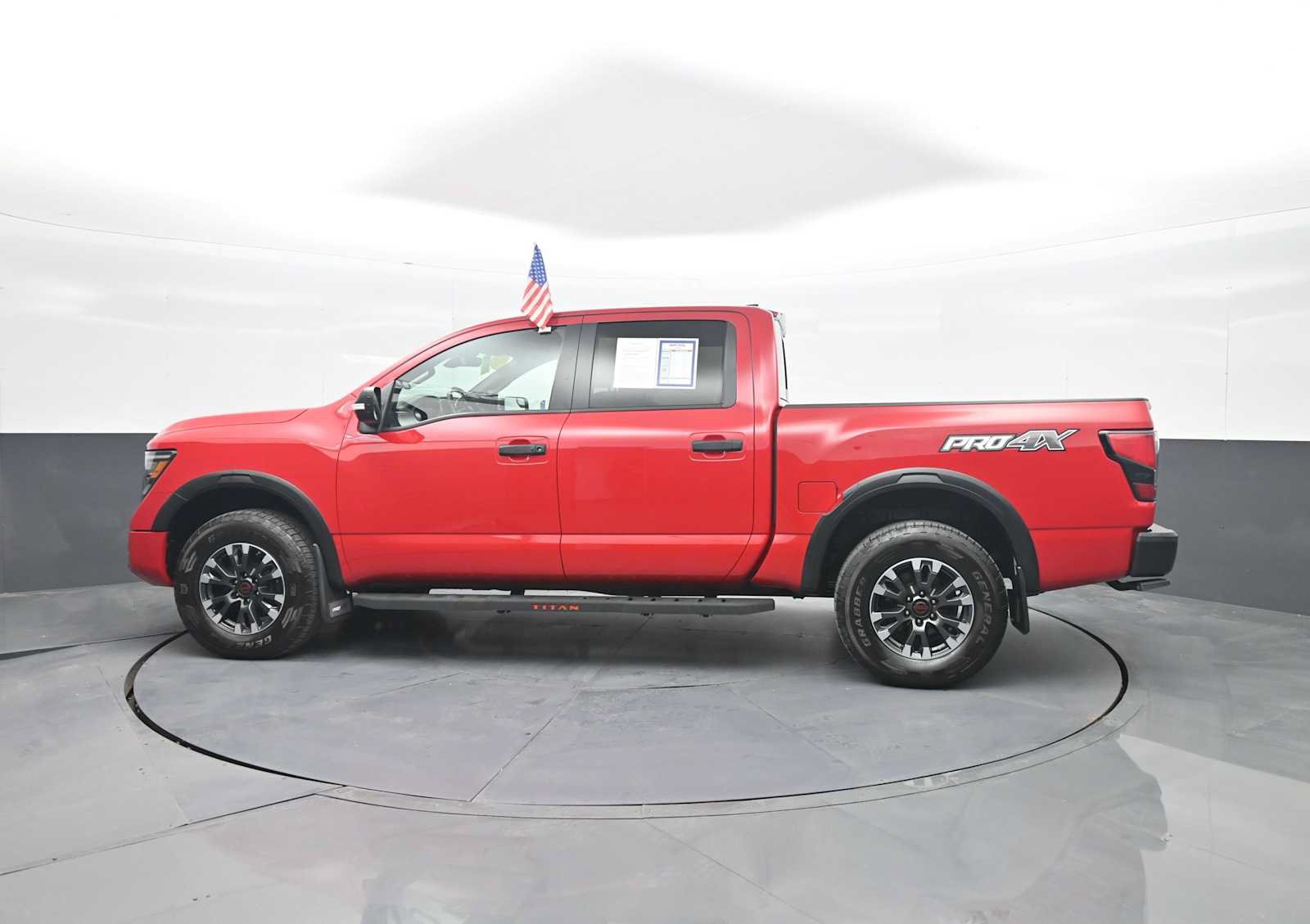 Used 2024 Nissan Titan PRO-4X w/ Pro-4x Convenience Package AWD/4WD image 5