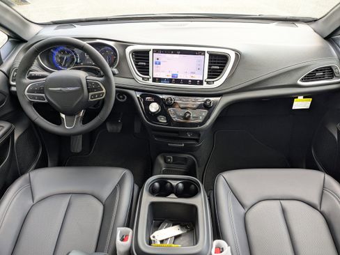 New 2026 Chrysler Pacifica Select FWD image 14