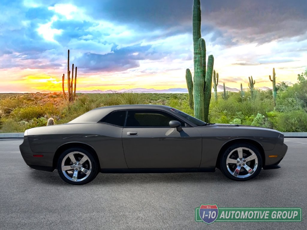 Used 2010 Dodge Challenger R/T RWD image 3