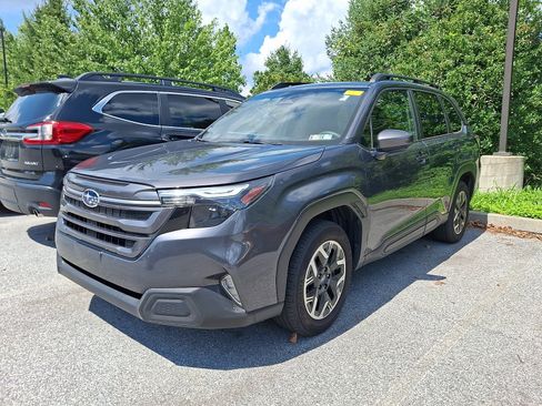 Used 2025 Subaru Forester Premium w/ Convenience Package #1 AWD/4WD image 3