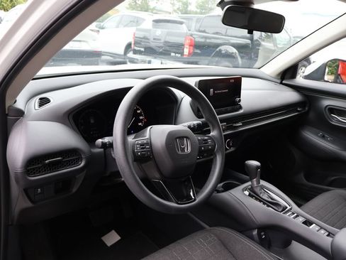 Used 2024 Honda HR-V LX image 9