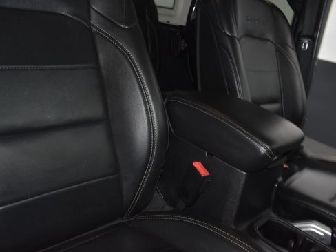 Used 2020 Jeep Wrangler Unlimited Sahara w/ Uconnect 4C Nav & Sound Group AWD/4WD image 32