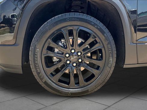 Used 2023 GMC Acadia SLT w/ Elevation Edition FWD image 10