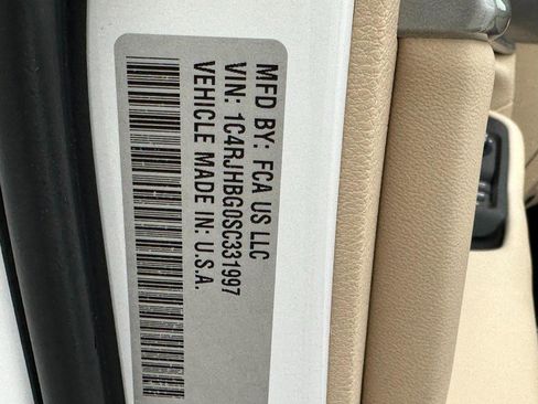 Used 2025 Jeep Grand Cherokee Limited w/ Luxury Tech Group II image 25