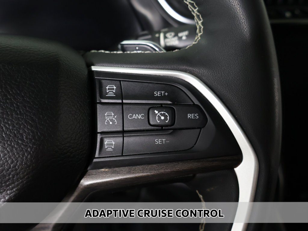 Used 2023 Jeep Grand Cherokee L Limited w/ Luxury Tech Group II AWD/4WD image 4