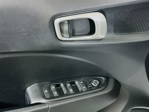 Used 2022 Hyundai Venue SEL FWD image 15