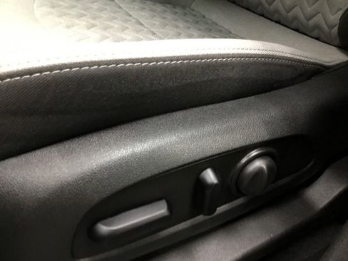 Used 2023 Chevrolet Equinox LS AWD/4WD image 8