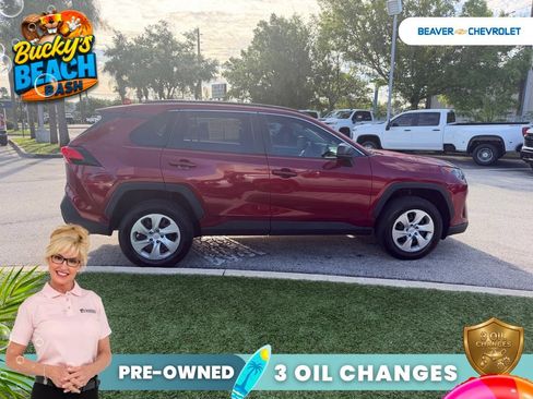 Used 2021 Toyota RAV4 LE FWD image 3