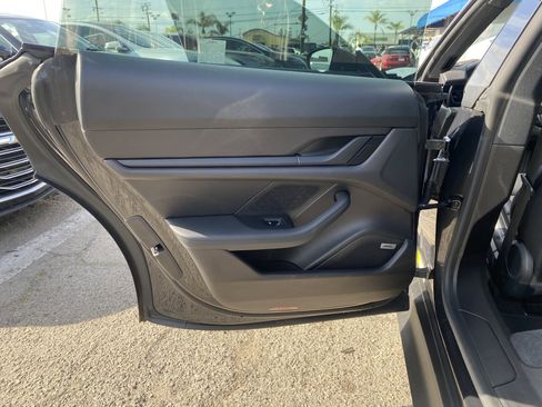 Used 2022 Porsche Taycan image 20