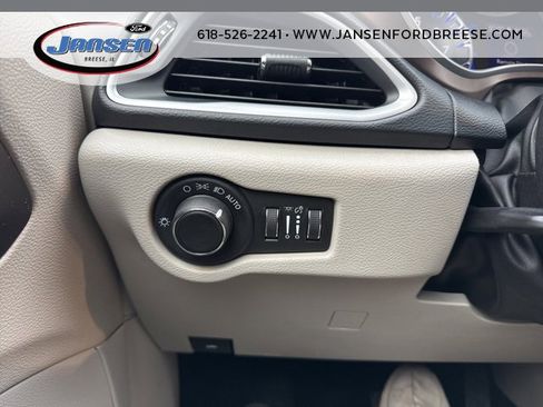 Used 2021 Chrysler Voyager Lxi image 13