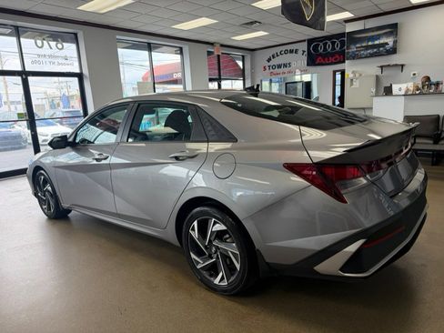 Used 2025 Hyundai Elantra Sport FWD image 16