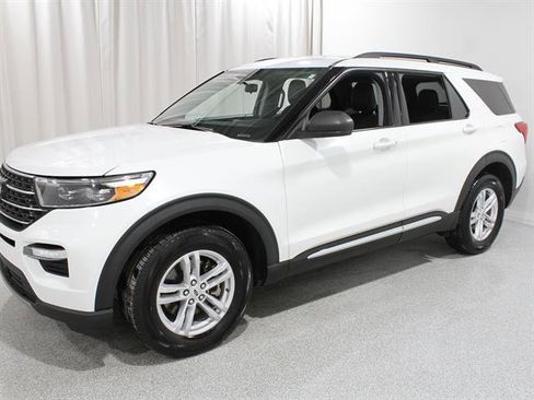 Certified 2022 Ford Explorer XLT w/ Equipment Group 202A image 3