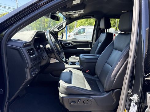 Used 2024 Chevrolet Suburban LT w/ Luxury Package AWD/4WD image 15