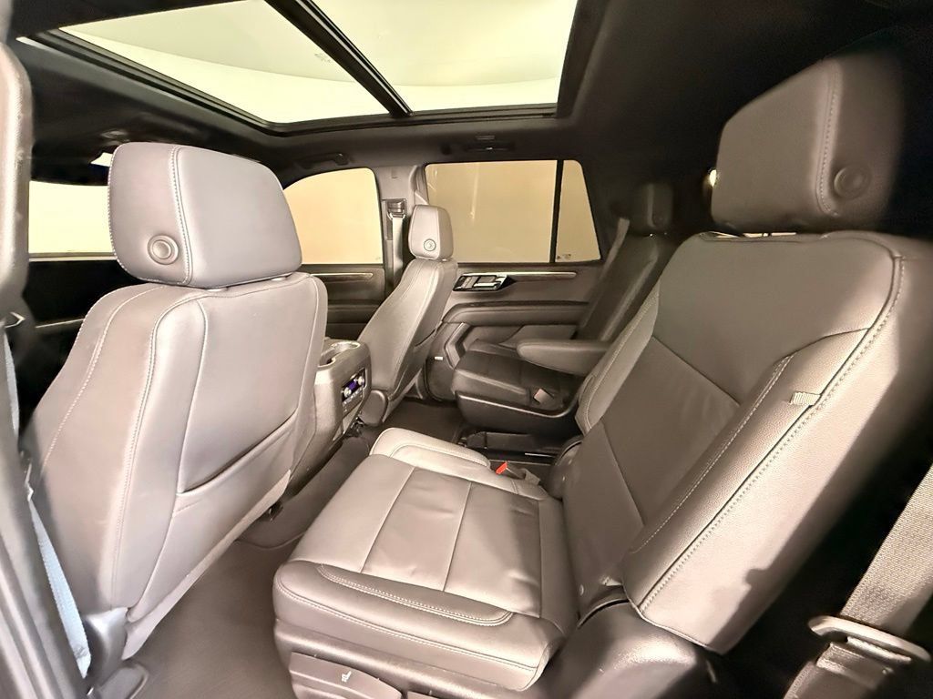 Used 2025 Chevrolet Tahoe Z71 w/ Comfort Package AWD/4WD image 24