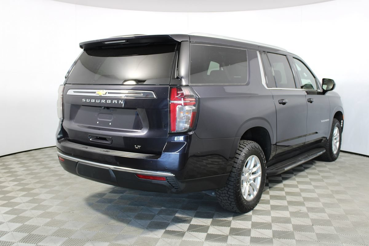Used 2024 Chevrolet Suburban LT RWD image 5