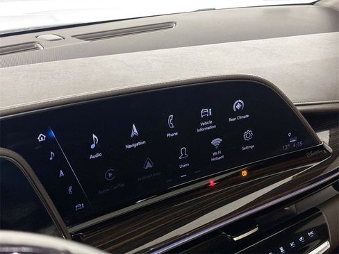 Used 2022 Cadillac Escalade ESV Premium Luxury image 15