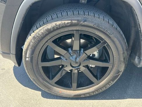Used 2018 Jeep Grand Cherokee Limited w/ Luxury Group II AWD/4WD image 14