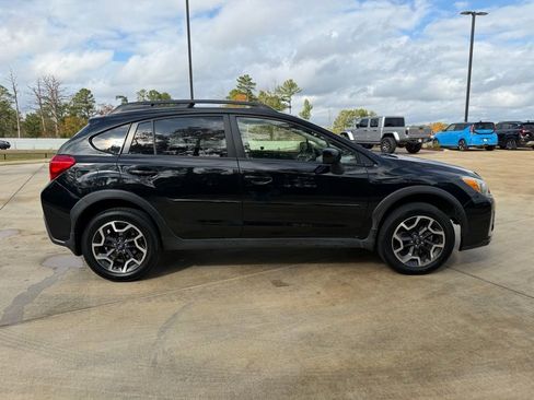 Used 2017 Subaru Crosstrek 2.0i Premium w/ Moonroof Package image 6