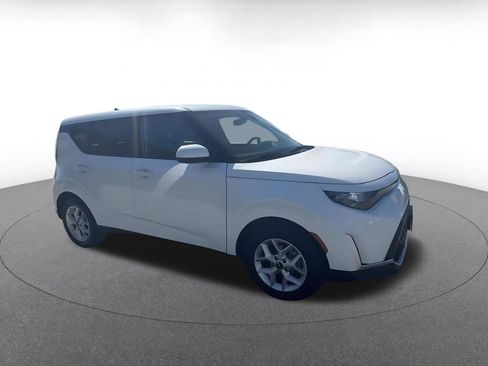 Used 2025 Kia Soul LX w/ LX Technology Package FWD image 2