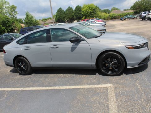 New 2025 Honda Accord SE image 3