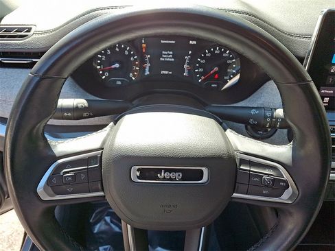 Used 2022 Jeep Compass Latitude image 19
