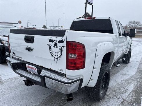 Used 2010 Chevrolet Silverado 1500 LTZ w/ Convenience Package AWD/4WD image 7