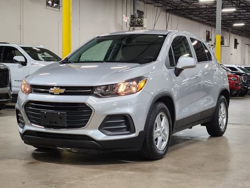 Used 2022 Chevrolet Trax LS w/ Tint and Cruise Package image 4