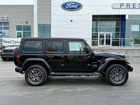 Used 2023 Jeep Wrangler Unlimited Sahara w/ Cold Weather Group AWD/4WD image 15