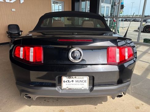 Used 2012 Ford Mustang GT Premium w/ HID Headlamps & Security Pkg RWD image 12