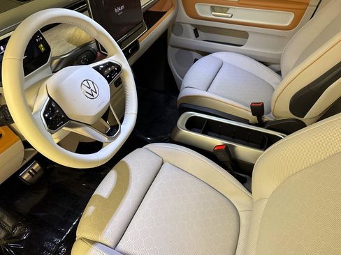 New 2025 Volkswagen ID. Buzz 1st Edition image 9