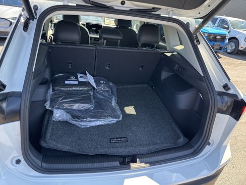 New 2025 Volkswagen Tiguan SE image 24