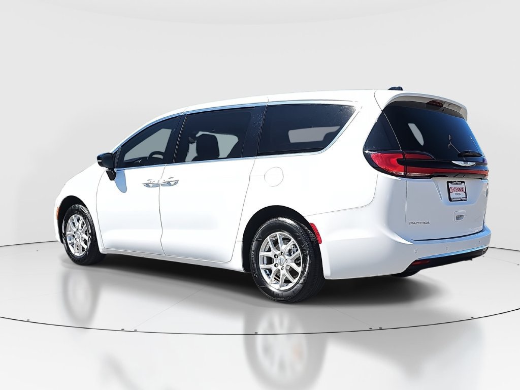 Used 2024 Chrysler Pacifica Touring-L FWD image 7