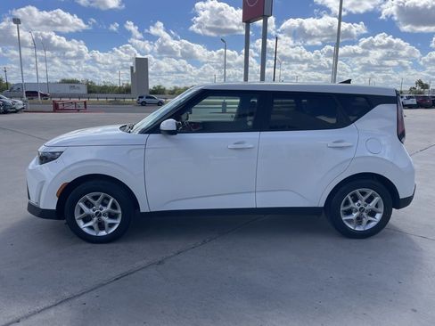 Used 2024 Kia Soul LX w/ Option Group 015 image 3