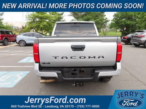 Used 2024 Toyota Tacoma TRD Off-Road w/ TRD Off Road Premium Package AWD/4WD image 6