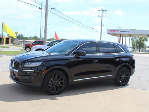 Used 2023 Lincoln Nautilus Reserve w/ Monochromatic Package image 10