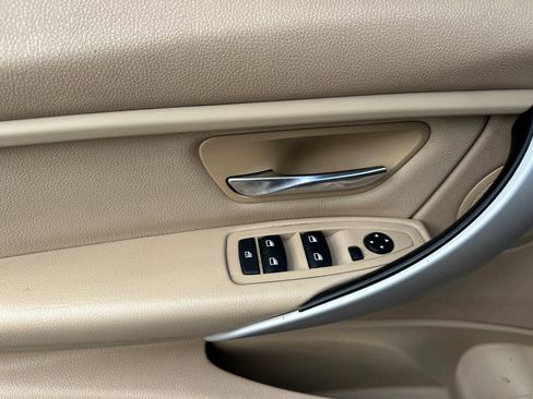 Used 2014 BMW 320i Sedan image 12