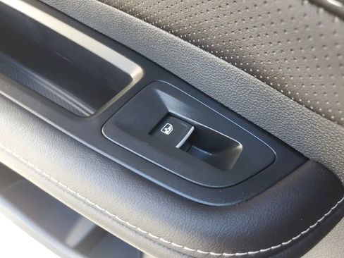 Used 2024 Volkswagen Atlas SE image 14