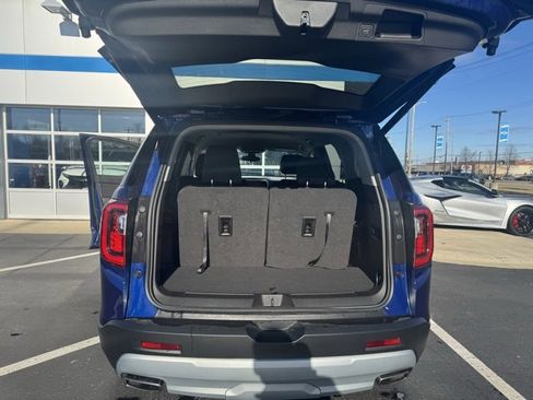 Used 2023 GMC Acadia SLE w/ Driver Convenience Package image 14