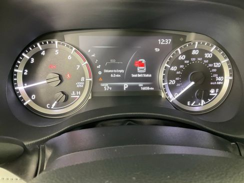 Used 2023 Toyota Highlander LE image 17