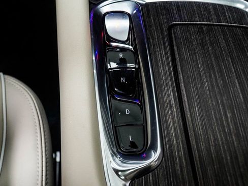 Used 2023 Buick Enclave Avenir image 19