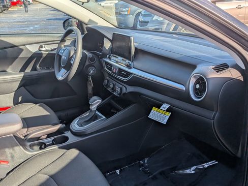 Used 2023 Kia Forte LXS image 22