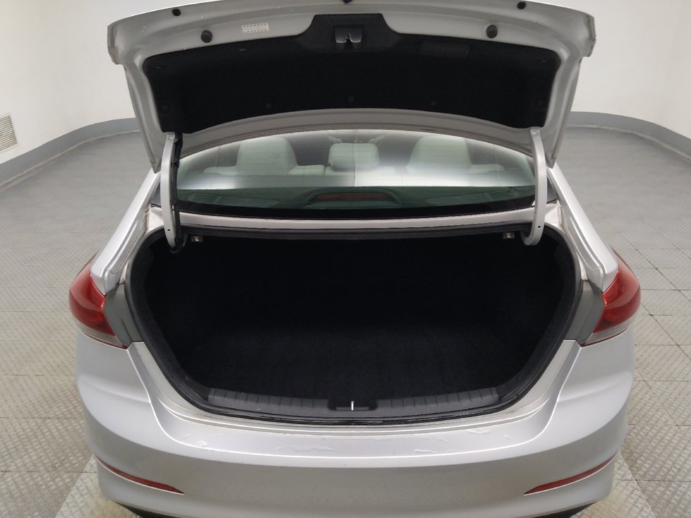 Used 2017 Hyundai Elantra SE FWD image 29